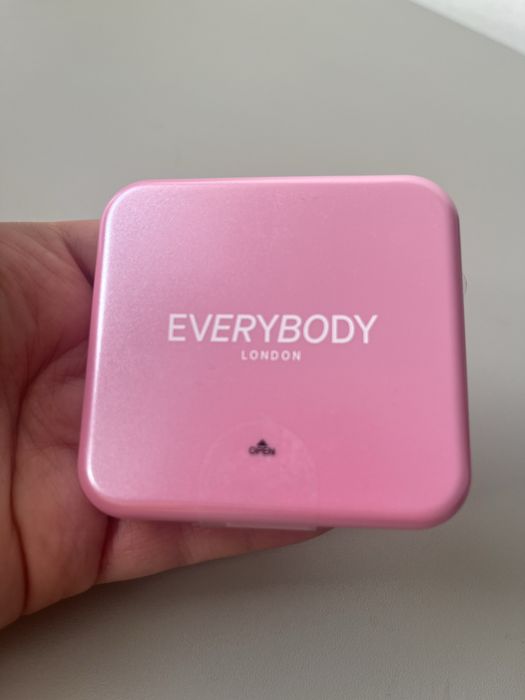 Róż prasowany everybody london rosy pearl