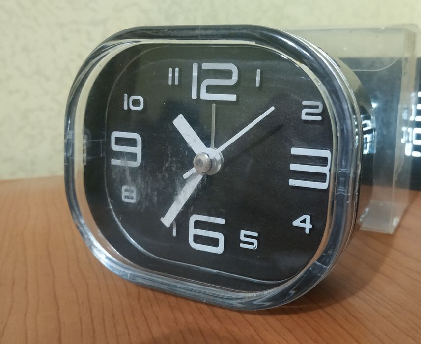 Годинник настільний