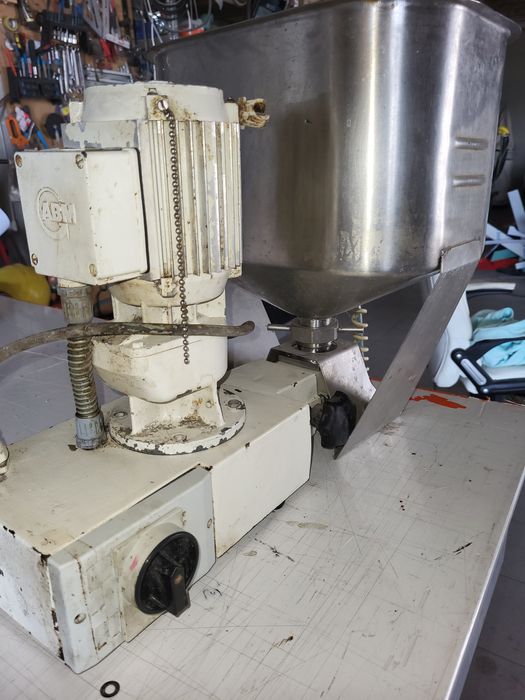 Nadziewarka do pączków  automatyczna