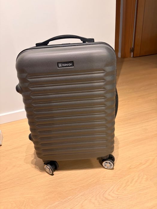 Mala Viagem / Carry On Luggage