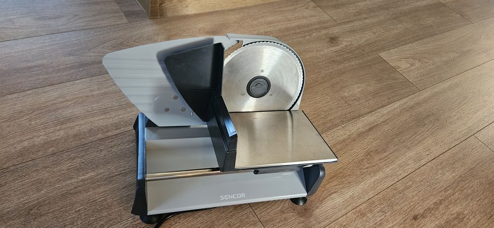 Krajalnica Sencor SFS 4050SS 150W