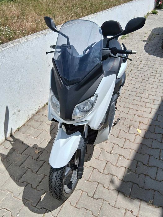 Scooter Yamaha Xmax 125 de 2012 apenas 17.900km, moto protegida sempre em garagem! Monte Gordo,VRSA Vila Real de Santo António