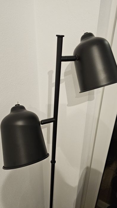 Lampa podłogowa czarna