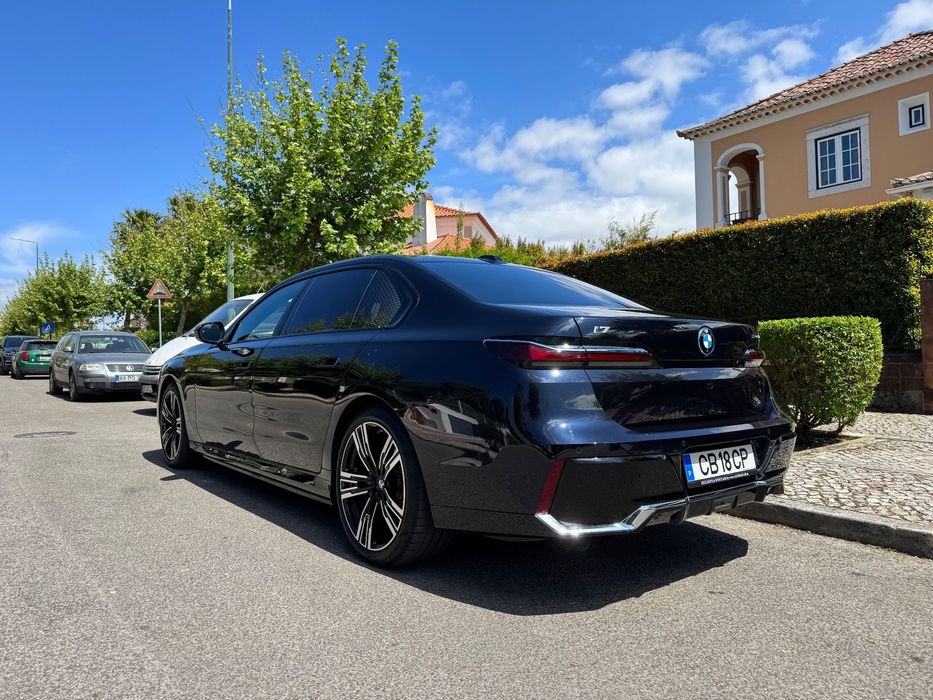 BMW i7 xDrive60 Pack Desportivo M foto 2