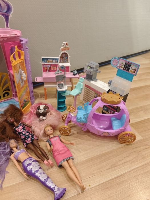 Zestaw domek Barbie różne elementy