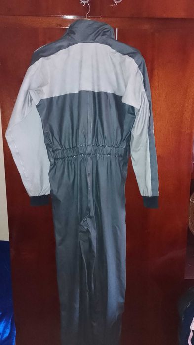 Продам ! Новый не промокаемый комбинезон для работ связных с водой.