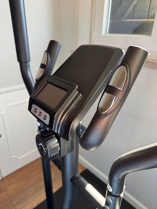 Máquina Amazon Elíptica c/ Ecrã e 16 níveis de intensidade