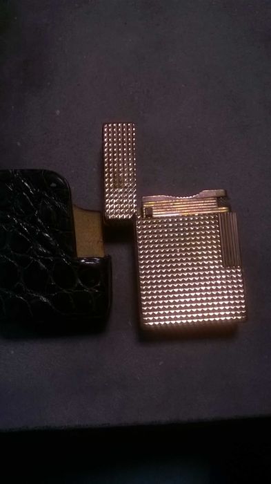 Isqueiro Dupont em ouro