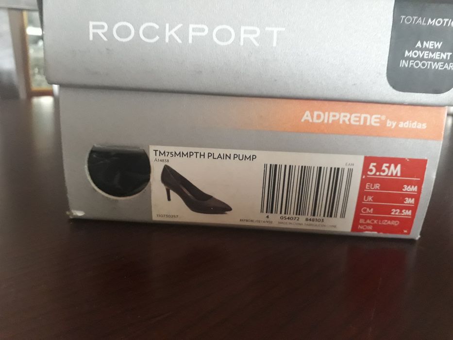 Sapatos pretos em pele 36