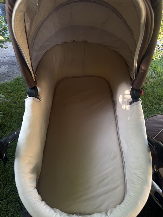 Продам дитячу коляску Zippy 3 в 1 з автокріслом-люлькою, коричнево-бежева
