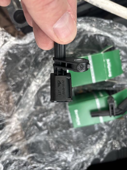 датчики ABS Borsehung B11843 та B11842. правий та лівий