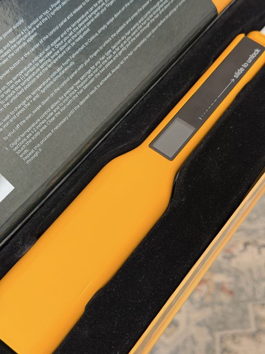 Professional hair styler (iron)