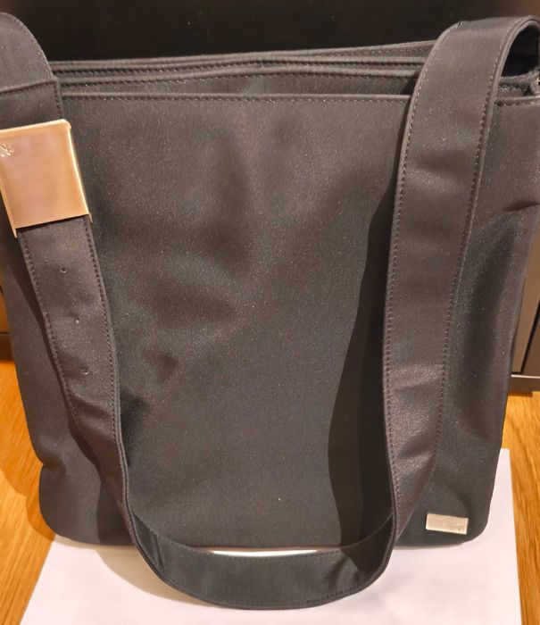 Estilo e elegância. Mala Calvin Klein.