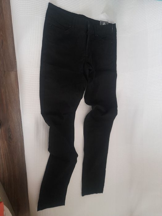 Nieużywane, nowe jeansy
