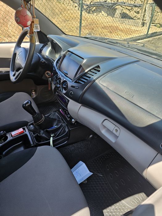 Mitsubishi L200 2012