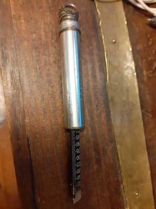 Medidor de pneu de passageiros antigo A.Schrader