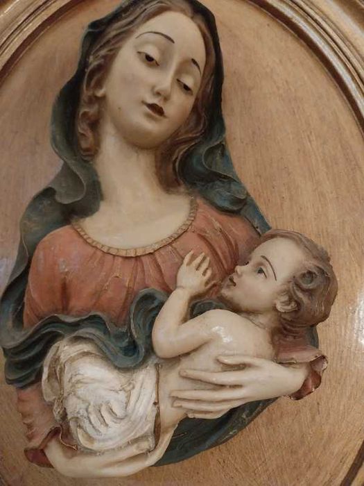 Quadro oval, alto relevo Mary Mother