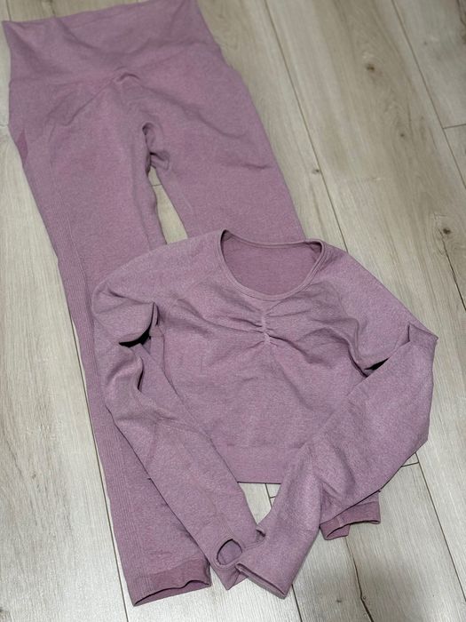 Жіночий фітнес-костюм (лонгслів + лосини пуш-ап).Розмір XS-S