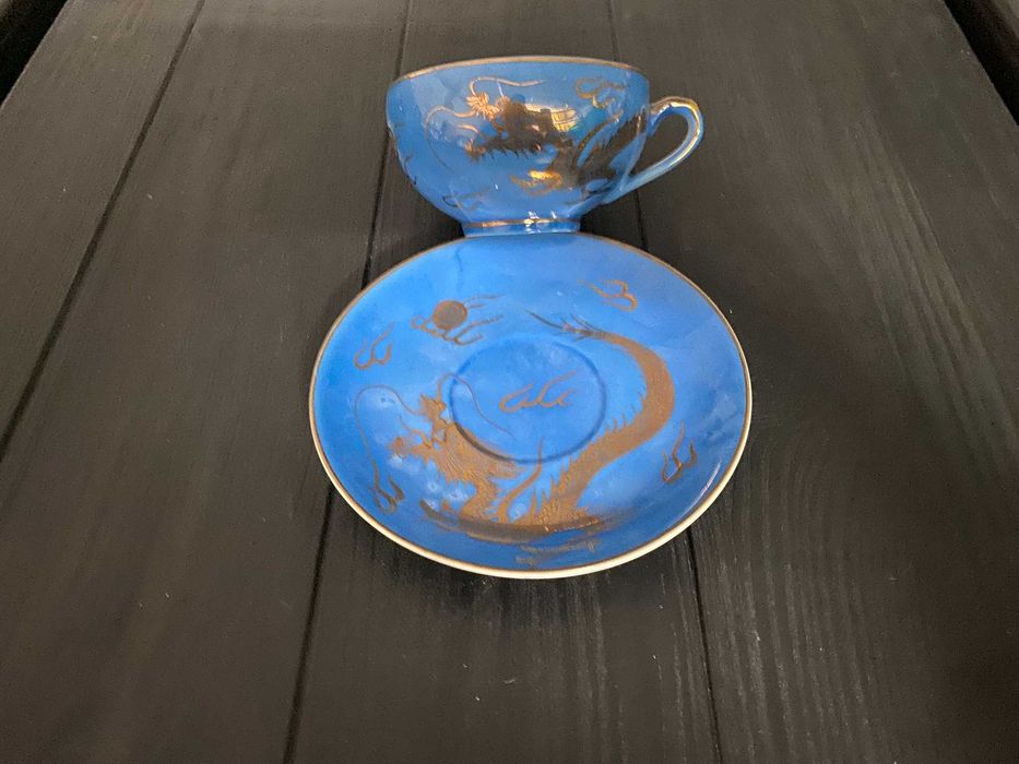Chávena e Pires Vintage com Dragão Dourado – Porcelana Oriental