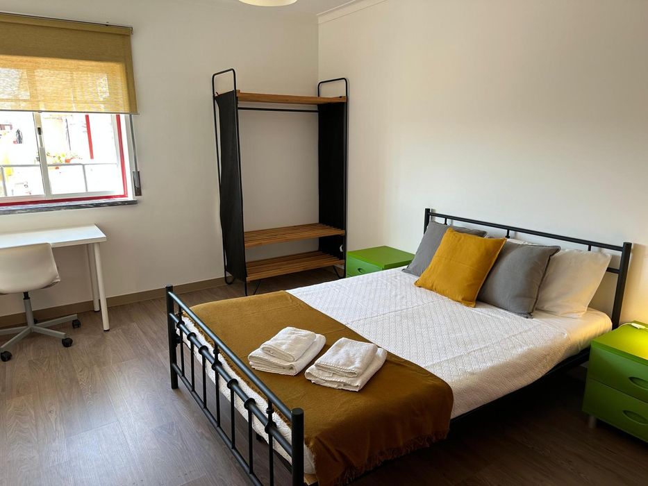 Alugo quartos em apartamento perto do ULO peniche