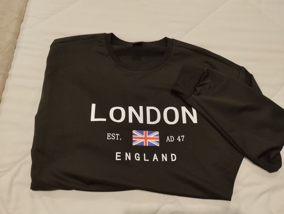 Camisola Sweat  preta London manga comprida . TAM SM. Nova