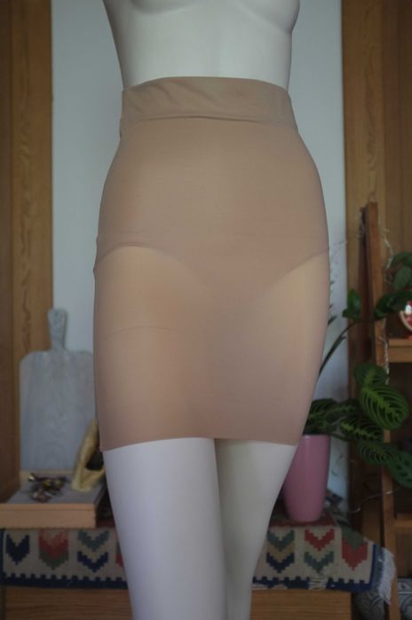 cielista spódnica halka Flexees by Maidenform modelująca ołówkowa