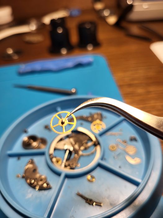 Naprawa zegarków, zegarów mechaniczny. Serwisy okresowe. Zegarmistrz.