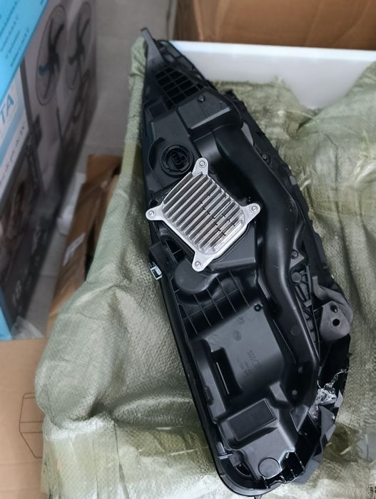 Farol para tesla