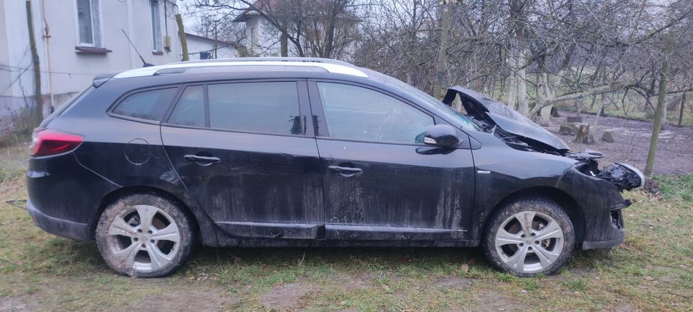 Рено Меган 3 12 рік після дтп