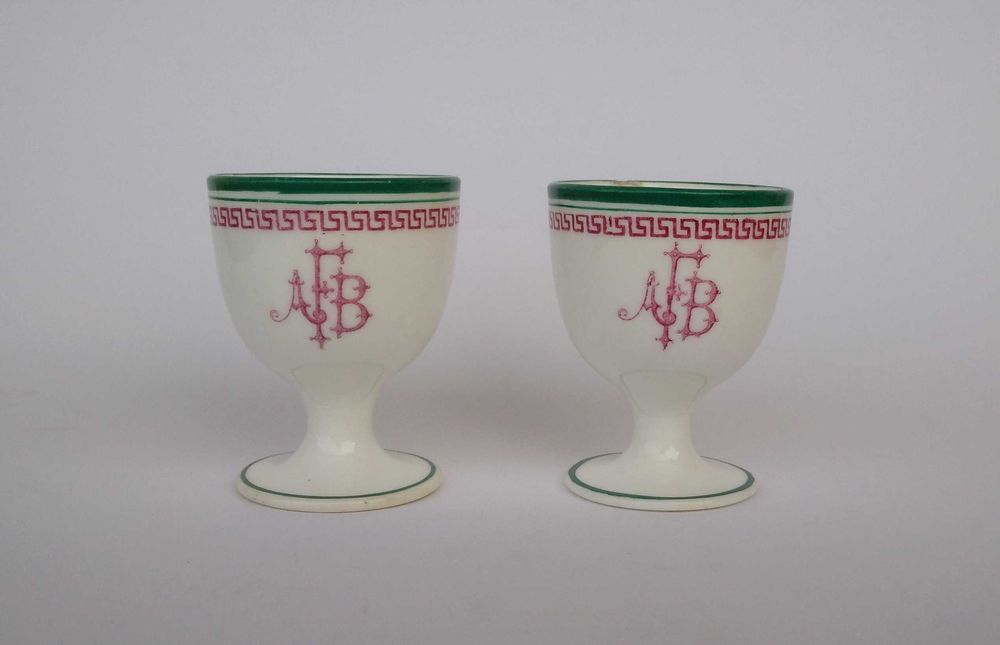 Raro antigo par de oveiros António Bernardo Ferreira séc. XIX/XX