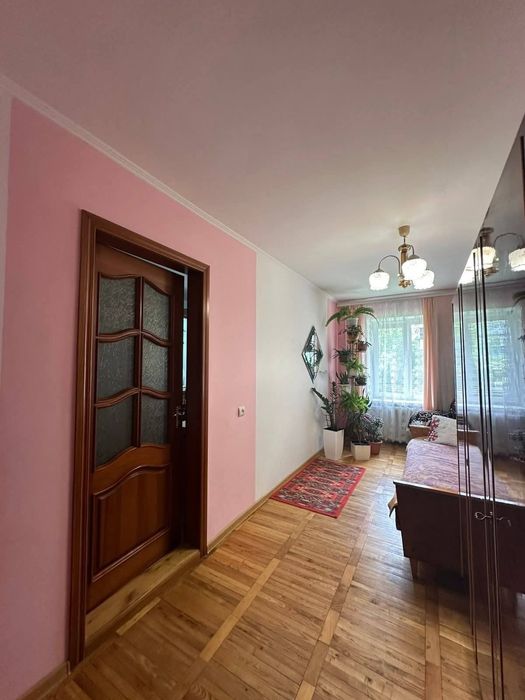 Продається 3 - кімнатна квартира