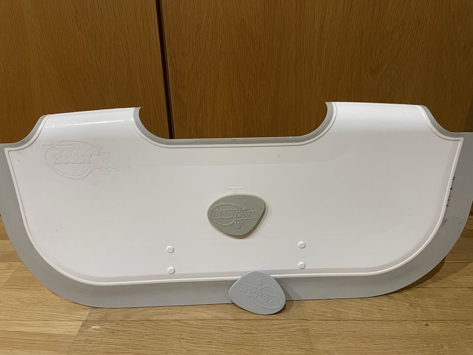 Redutor de banheira BabyDam para banho de bebés