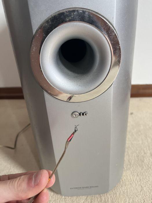 Colunas LG de Som usadas e antigas - Vendo o Conjunto