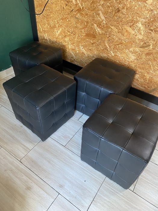 Czarne pufy ze skory ekologicznej