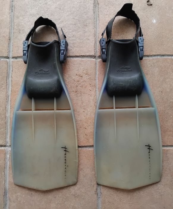 Barbatanas Thyphoon Hurricane