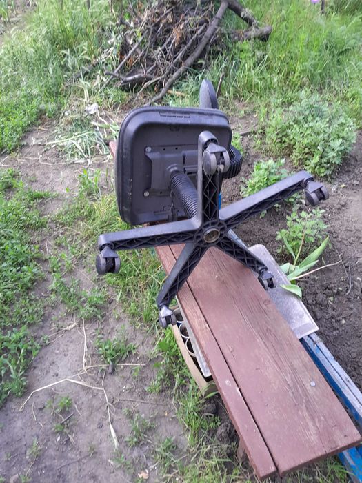 Продаю офисное кресло без подлокотников