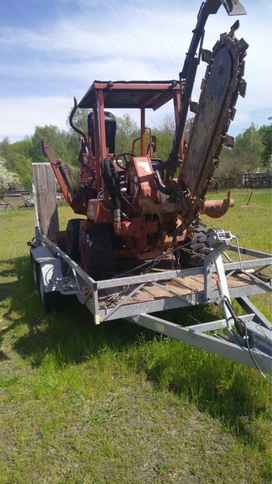 Універсальний спецназ: Ditch Witch 3700 + Ковш A322 + Бара H314