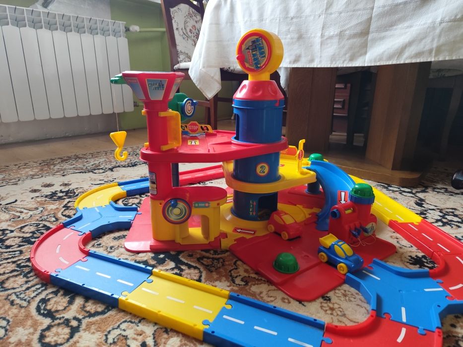 Wader garaż tor zjeżdżalnia winda autka