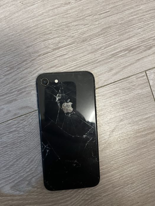 Айфон 8.                    .