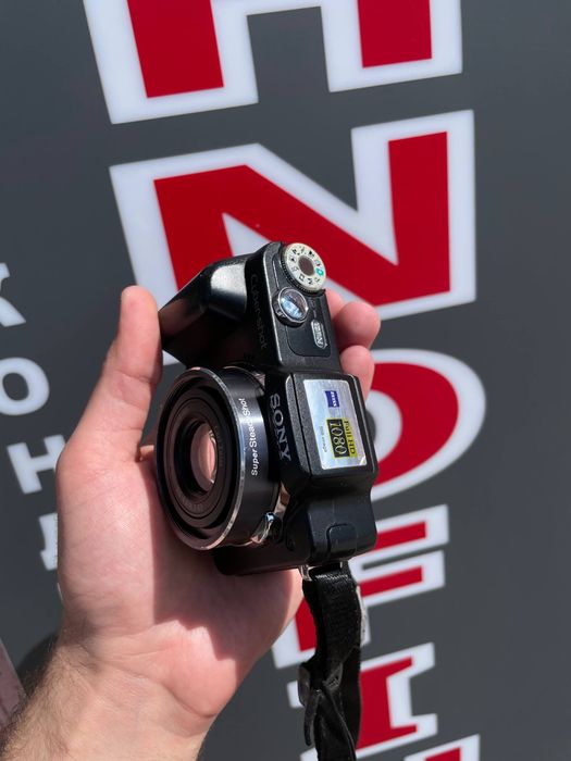 Цифровий фотоапарат Sony Cyber-shot DSC-H10