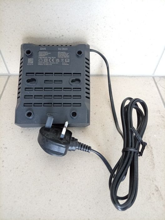 Ładowarka Bosch Professional 18v 2A
