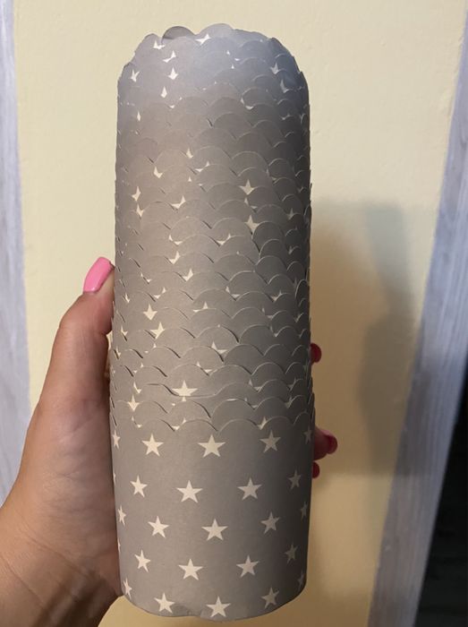 Foremki papierowe na babeczki szare w gwiazdki