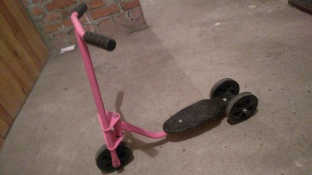 Hulajnoga trójkołowa