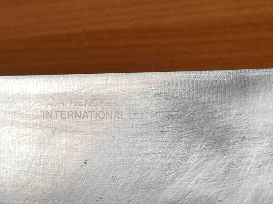 Кухонный японский Шеф-нож J.A.HENCKELS 180мм