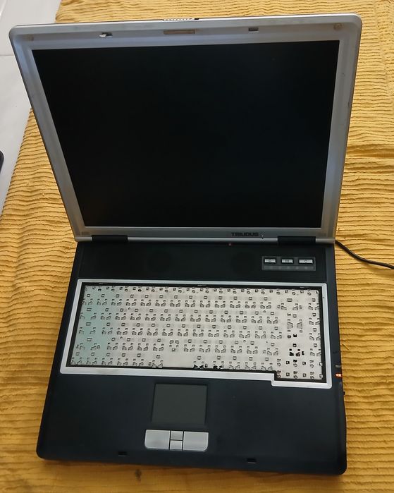 Portatil Triudus Antigo só acende a Bord