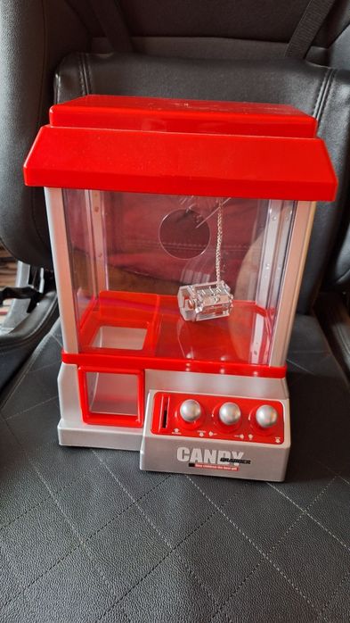 Maquina jogos garra mecânica, avariada.