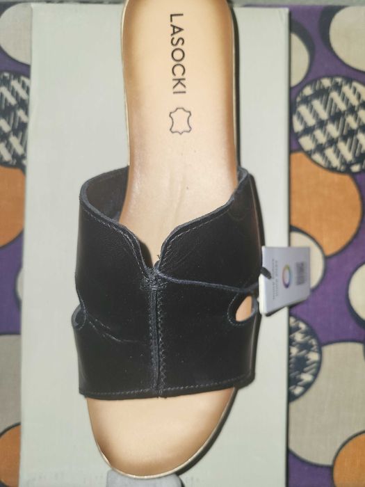 Женские шлепанцы