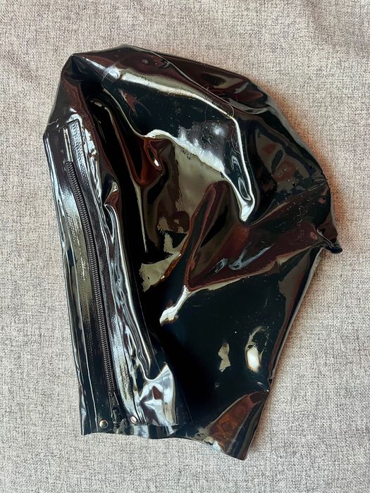 936/ Teatr kostium Halloween maska czarna oczy dziurki S latex lateks