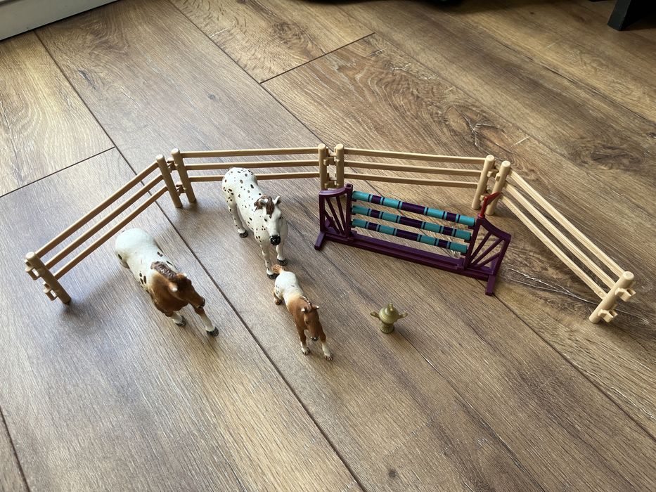Schleich 42433 zestaw koni konie