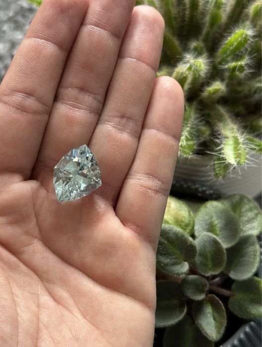 Água Marinha Facetada com Inclusões 18.30cts